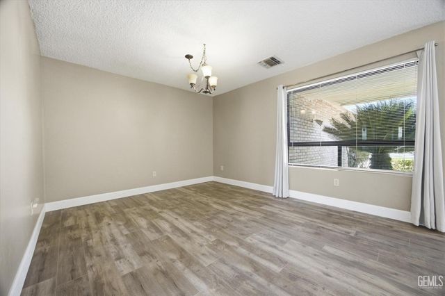 5306 Deville Court, Bakersfield, CA 93308