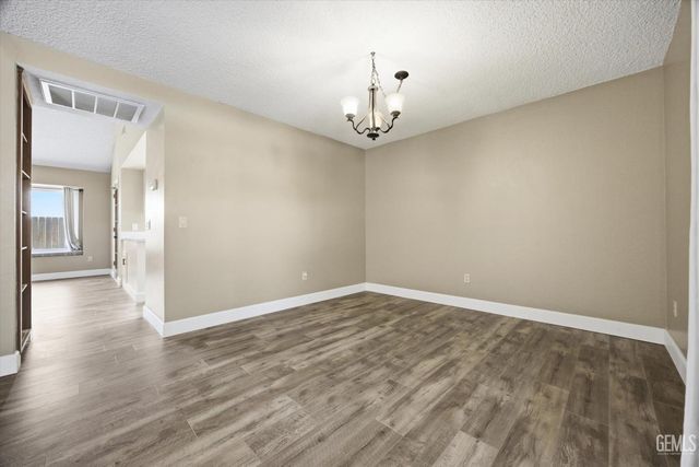 5306 Deville Court, Bakersfield, CA 93308