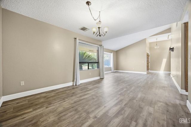 5306 Deville Court, Bakersfield, CA 93308