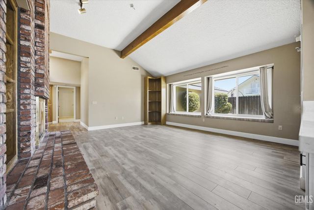 5306 Deville Court, Bakersfield, CA 93308