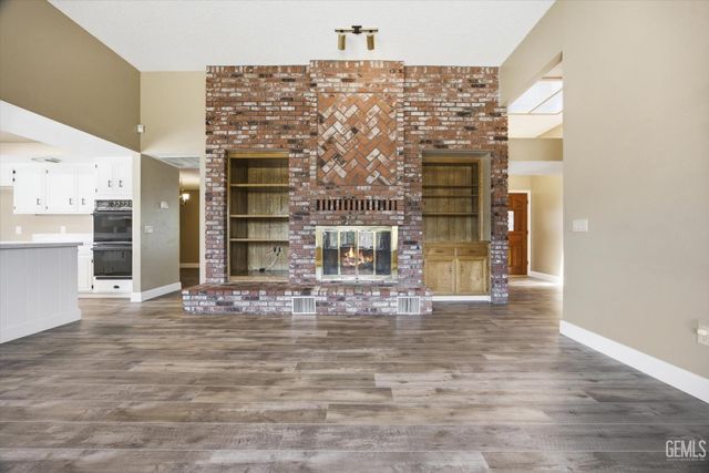 5306 Deville Court, Bakersfield, CA 93308