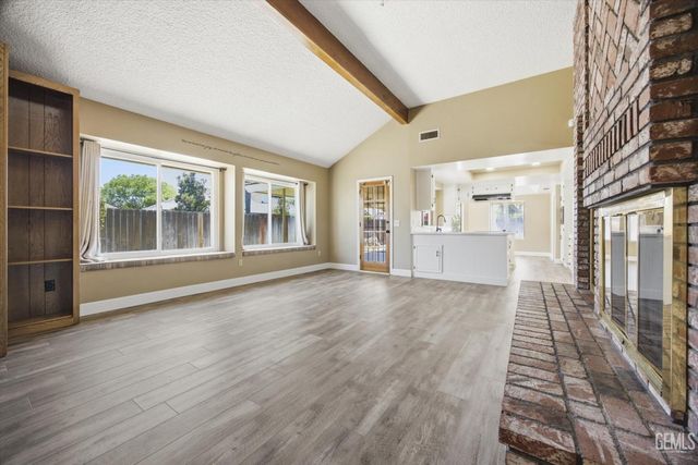 5306 Deville Court, Bakersfield, CA 93308