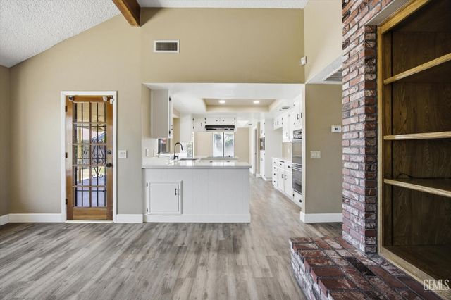 5306 Deville Court, Bakersfield, CA 93308