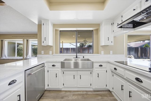 5306 Deville Court, Bakersfield, CA 93308
