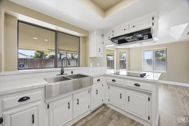 5306 Deville Court, Bakersfield, CA 93308