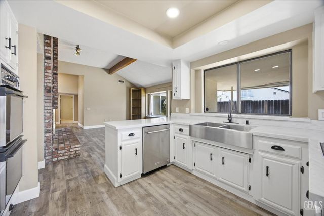 5306 Deville Court, Bakersfield, CA 93308