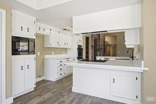 5306 Deville Court, Bakersfield, CA 93308