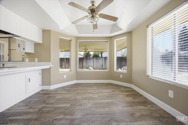 5306 Deville Court, Bakersfield, CA 93308