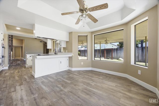 5306 Deville Court, Bakersfield, CA 93308