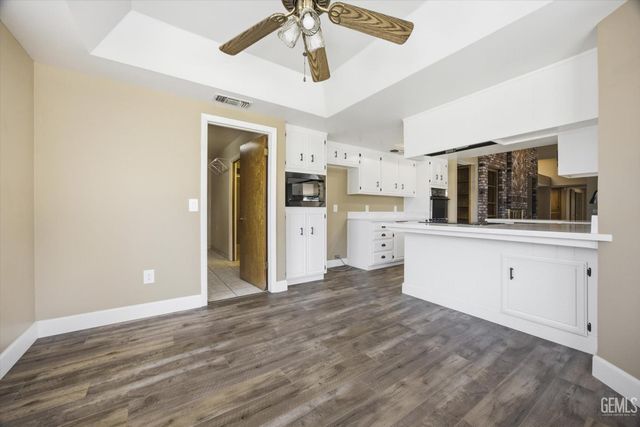 5306 Deville Court, Bakersfield, CA 93308