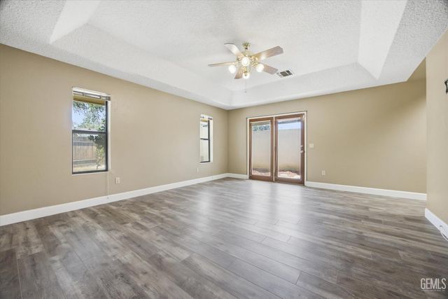 5306 Deville Court, Bakersfield, CA 93308