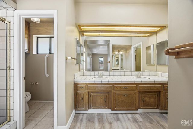 5306 Deville Court, Bakersfield, CA 93308