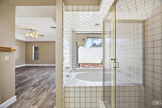 5306 Deville Court, Bakersfield, CA 93308