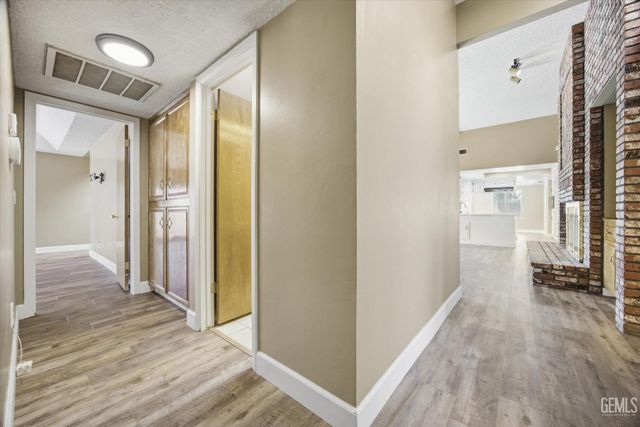 5306 Deville Court, Bakersfield, CA 93308