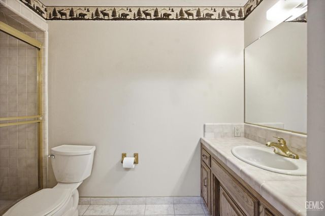 5306 Deville Court, Bakersfield, CA 93308