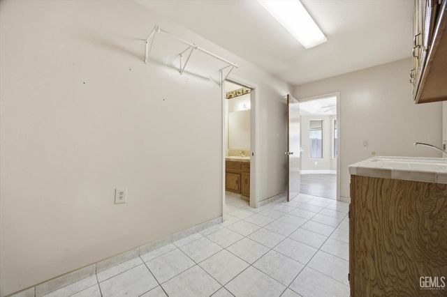5306 Deville Court, Bakersfield, CA 93308