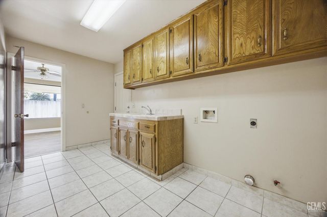 5306 Deville Court, Bakersfield, CA 93308