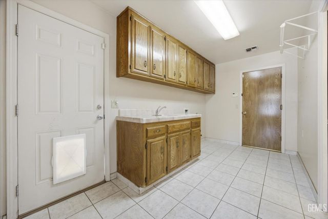5306 Deville Court, Bakersfield, CA 93308
