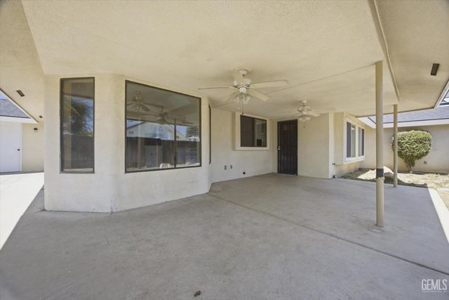 5306 Deville Court, Bakersfield, CA 93308