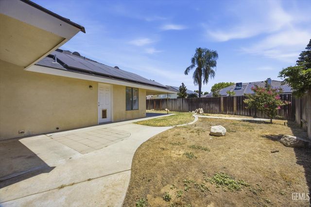 5306 Deville Court, Bakersfield, CA 93308