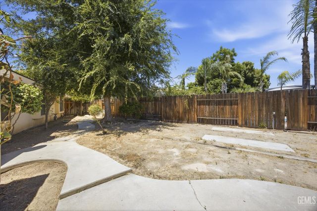 5306 Deville Court, Bakersfield, CA 93308