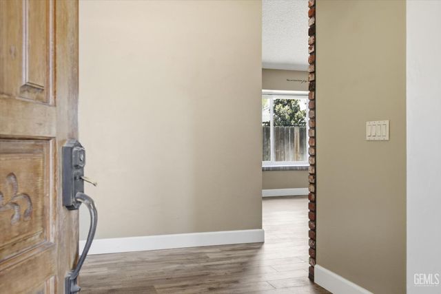5306 Deville Court, Bakersfield, CA 93308