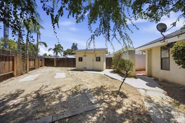 5306 Deville Court, Bakersfield, CA 93308