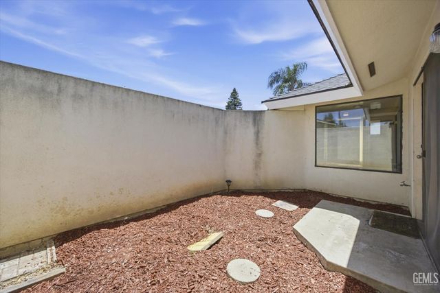 5306 Deville Court, Bakersfield, CA 93308