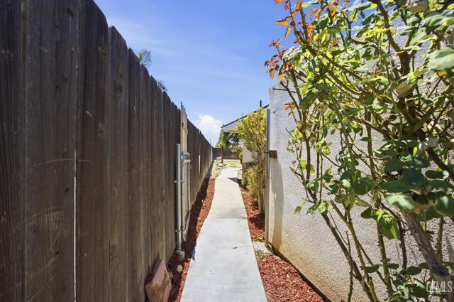 5306 Deville Court, Bakersfield, CA 93308