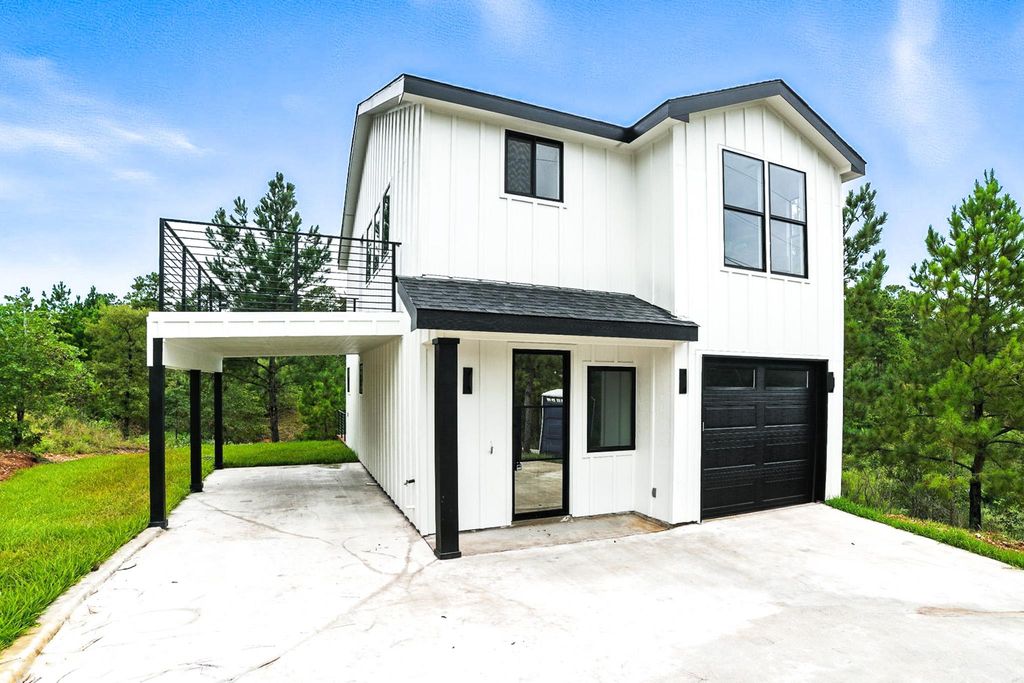 106 Haleakala LN, Bastrop, TX 78602