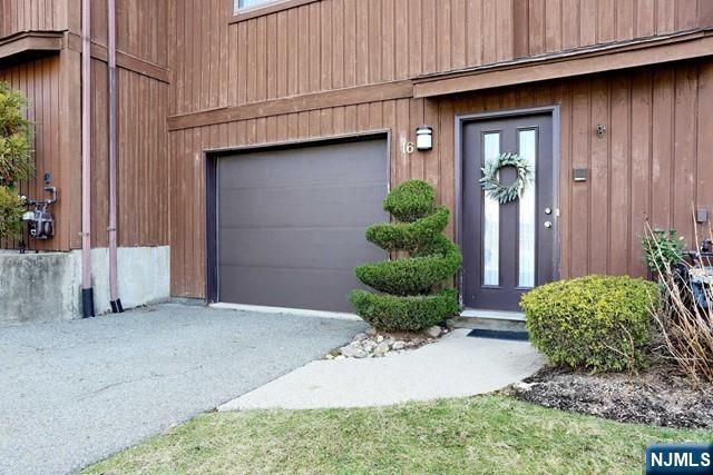16 Alana Drive 16, Hawthorne, NJ 07506