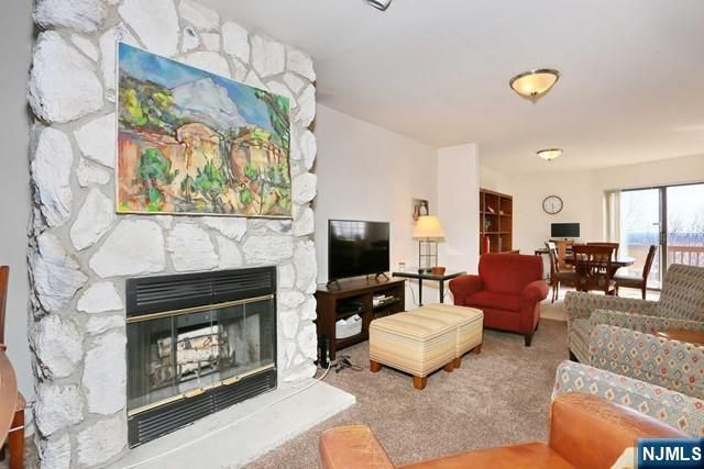 16 Alana Drive 16, Hawthorne, NJ 07506