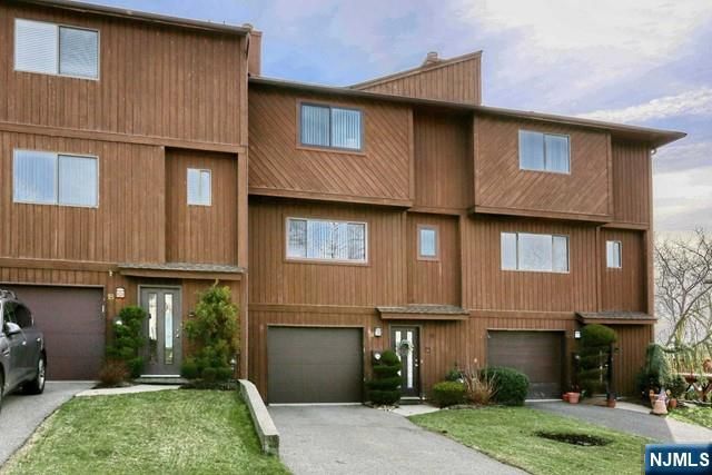 16 Alana Drive 16, Hawthorne, NJ 07506