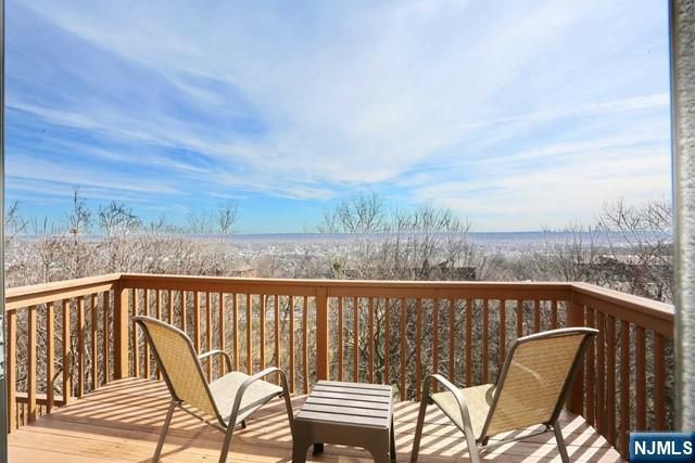 16 Alana Drive 16, Hawthorne, NJ 07506