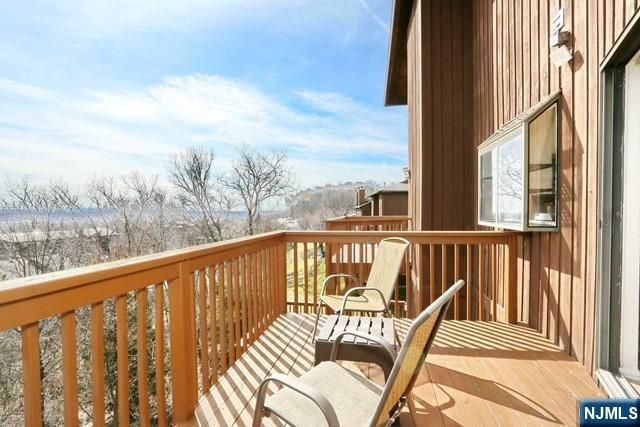 16 Alana Drive 16, Hawthorne, NJ 07506