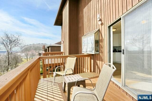 16 Alana Drive 16, Hawthorne, NJ 07506