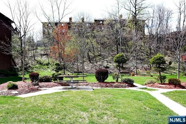16 Alana Drive 16, Hawthorne, NJ 07506
