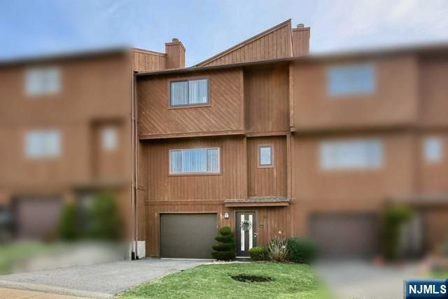 16 Alana Drive 16, Hawthorne, NJ 07506