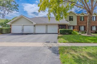 630 Cumberland Trail AA1, Roselle, IL 60172