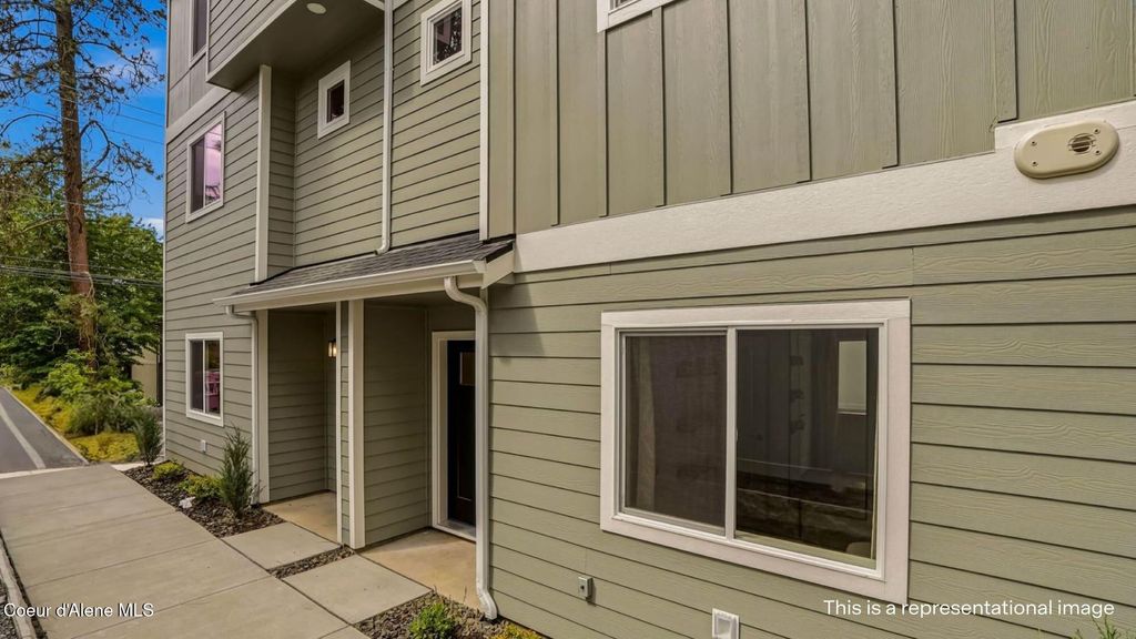 1123 W Pinewood Loop, Coeur d'Alene, ID 83814 photo 2