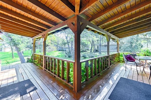 105 Santee Drive, Lake Kiowa, TX 76240