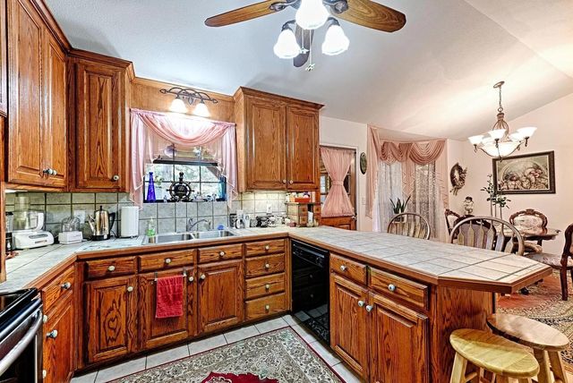 105 Santee Drive, Lake Kiowa, TX 76240