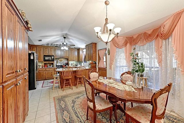 105 Santee Drive, Lake Kiowa, TX 76240