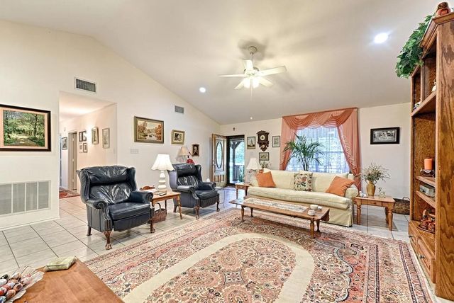 105 Santee Drive, Lake Kiowa, TX 76240