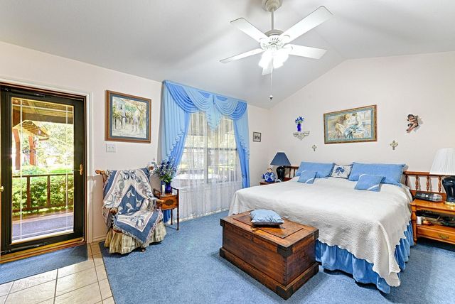 105 Santee Drive, Lake Kiowa, TX 76240