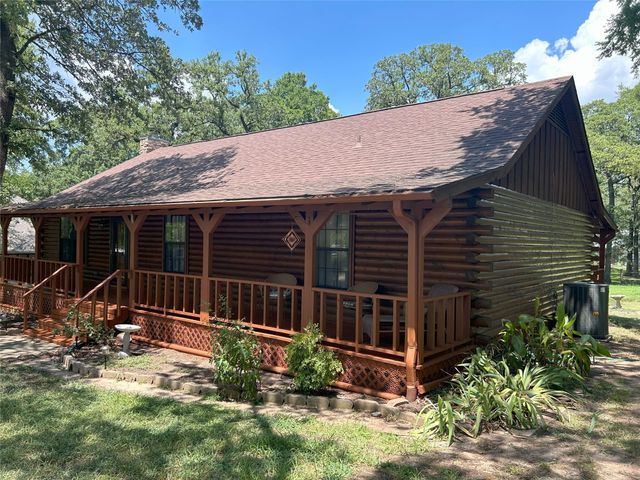 105 Santee Drive, Lake Kiowa, TX 76240