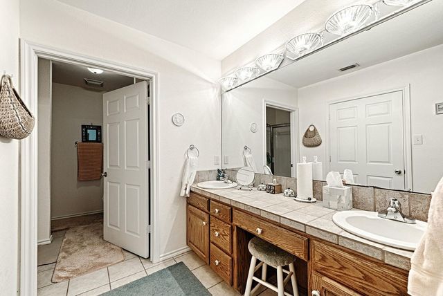 105 Santee Drive, Lake Kiowa, TX 76240