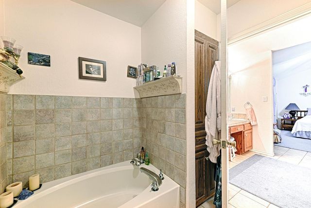 105 Santee Drive, Lake Kiowa, TX 76240