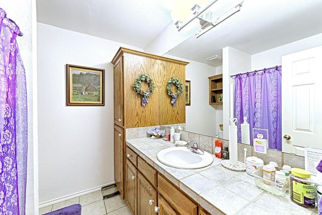 105 Santee Drive, Lake Kiowa, TX 76240