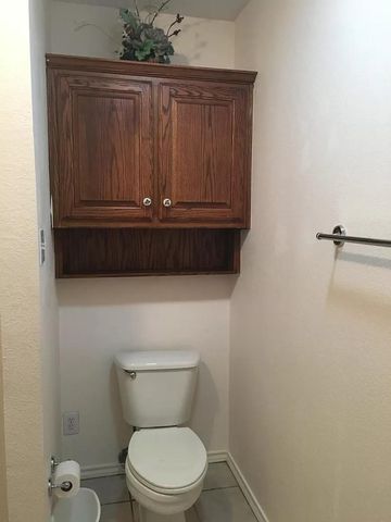 105 Santee Drive, Lake Kiowa, TX 76240